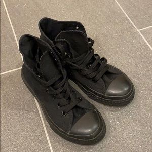 All star chuck Taylor converse. Size 2 youth